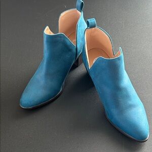 LOLA BLOCK HEELED BOOTIES IN VEGAN LEATHER